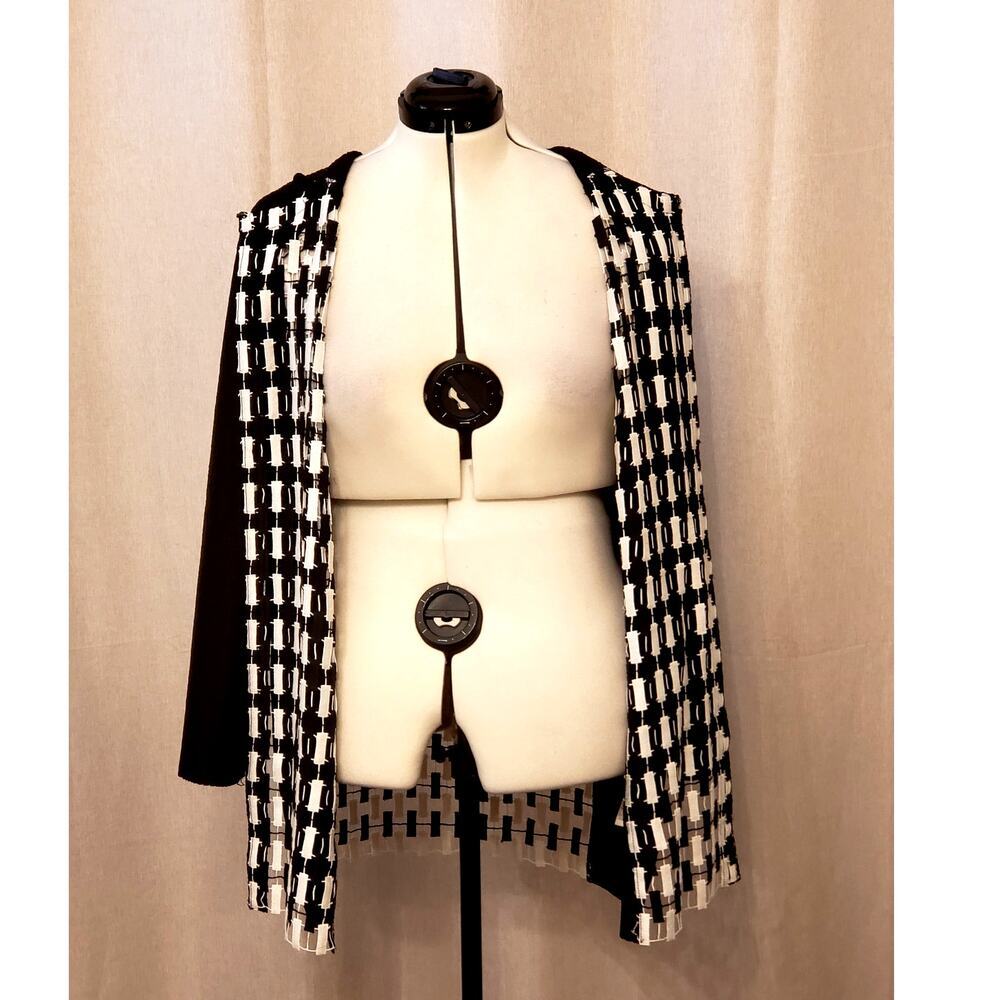 Chico's Black & White Crinkle Woven Design Open Front Jacket, SZ 3 (US 16/18) - Picture 2 of 10